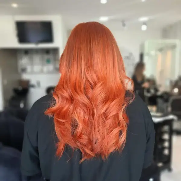 Color de fantasía en tono cobre